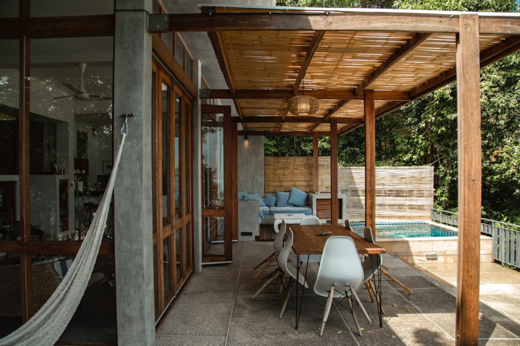 Freeform pool